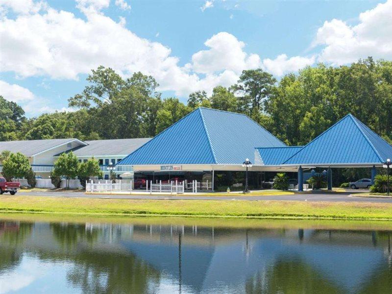 Days Inn By Wyndham Savannah Airport Exterior photo