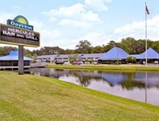 Days Inn By Wyndham Savannah Airport Room photo