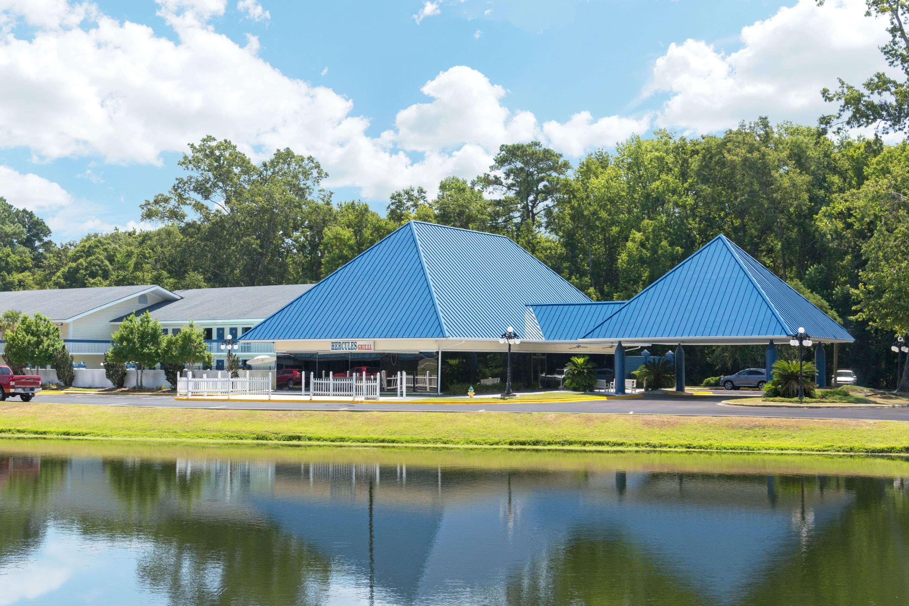 Days Inn By Wyndham Savannah Airport Exterior photo