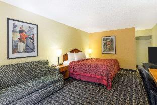 Days Inn By Wyndham Savannah Airport Room photo